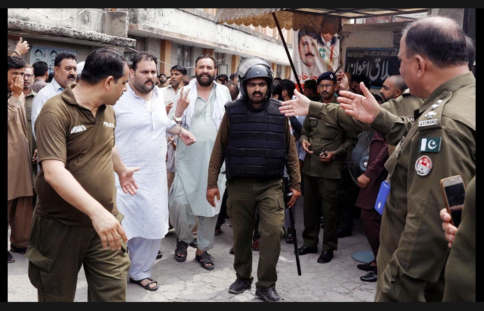 Police cordon off entire Chunian village to block PTI rally