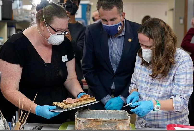 Dutch unveil century-old time capsule buried under king's statue