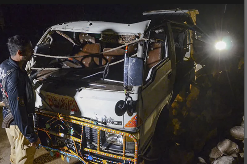 Three passengers die, 20 injured in Shikarpur road crash 