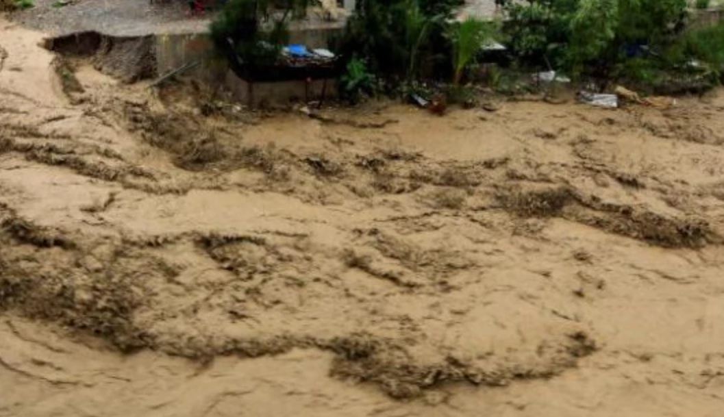 Floods and landslides leave six dead in Philippines