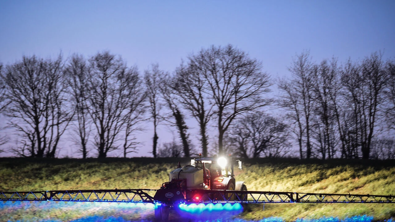 French govt under fire for putting pesticide phase-out on hold