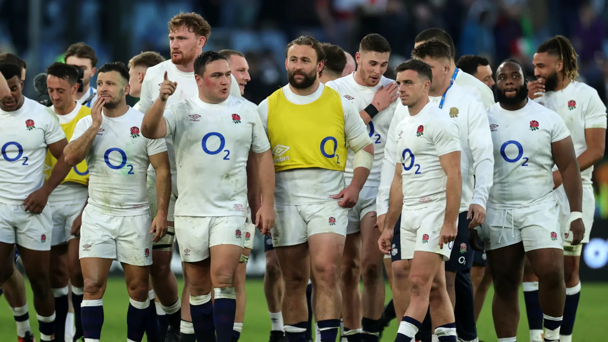 England squeeze past Italy in Six Nations opener