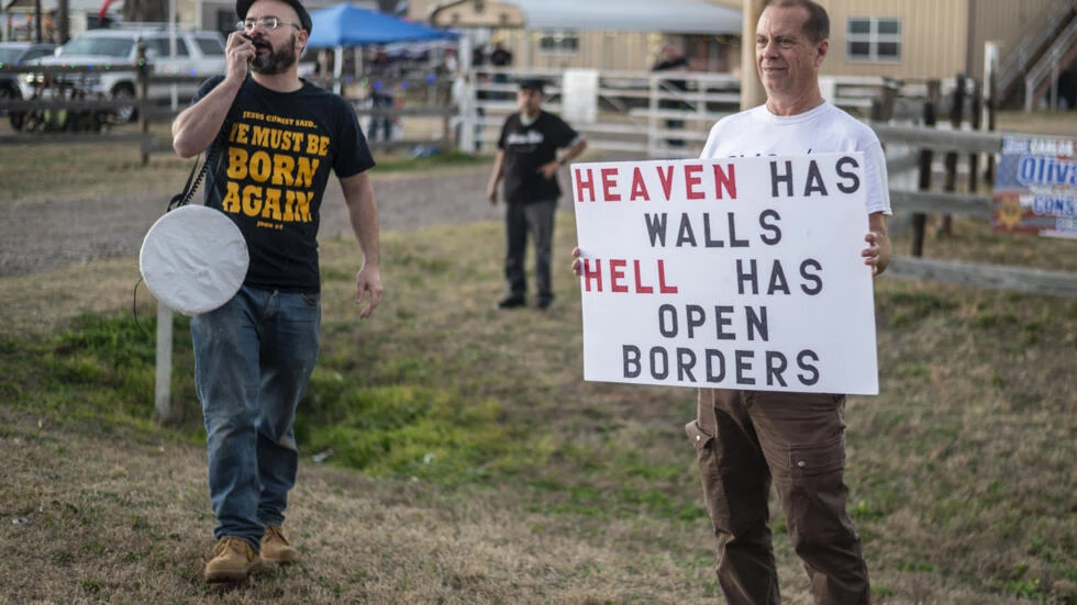 'God's Army' protesters rally in Texas against migrant crossings