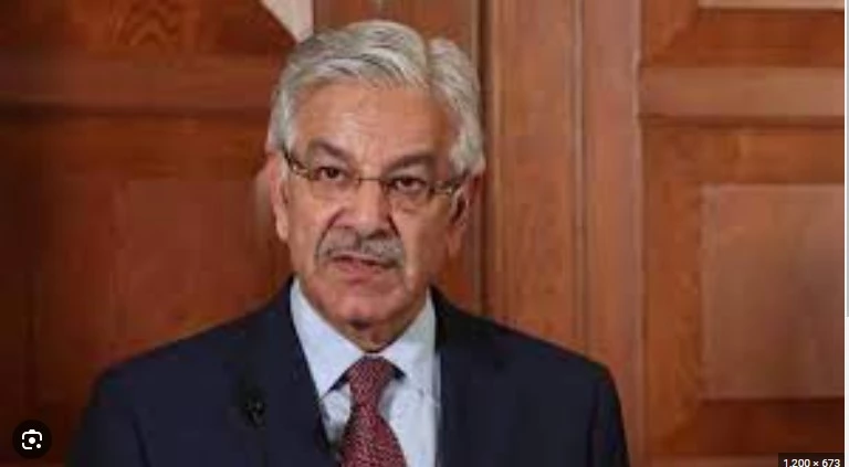 Khawaja Asif accuses Imran Khan of doing politics of hate