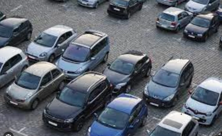 Parisians called to vote on SUV parking surcharge