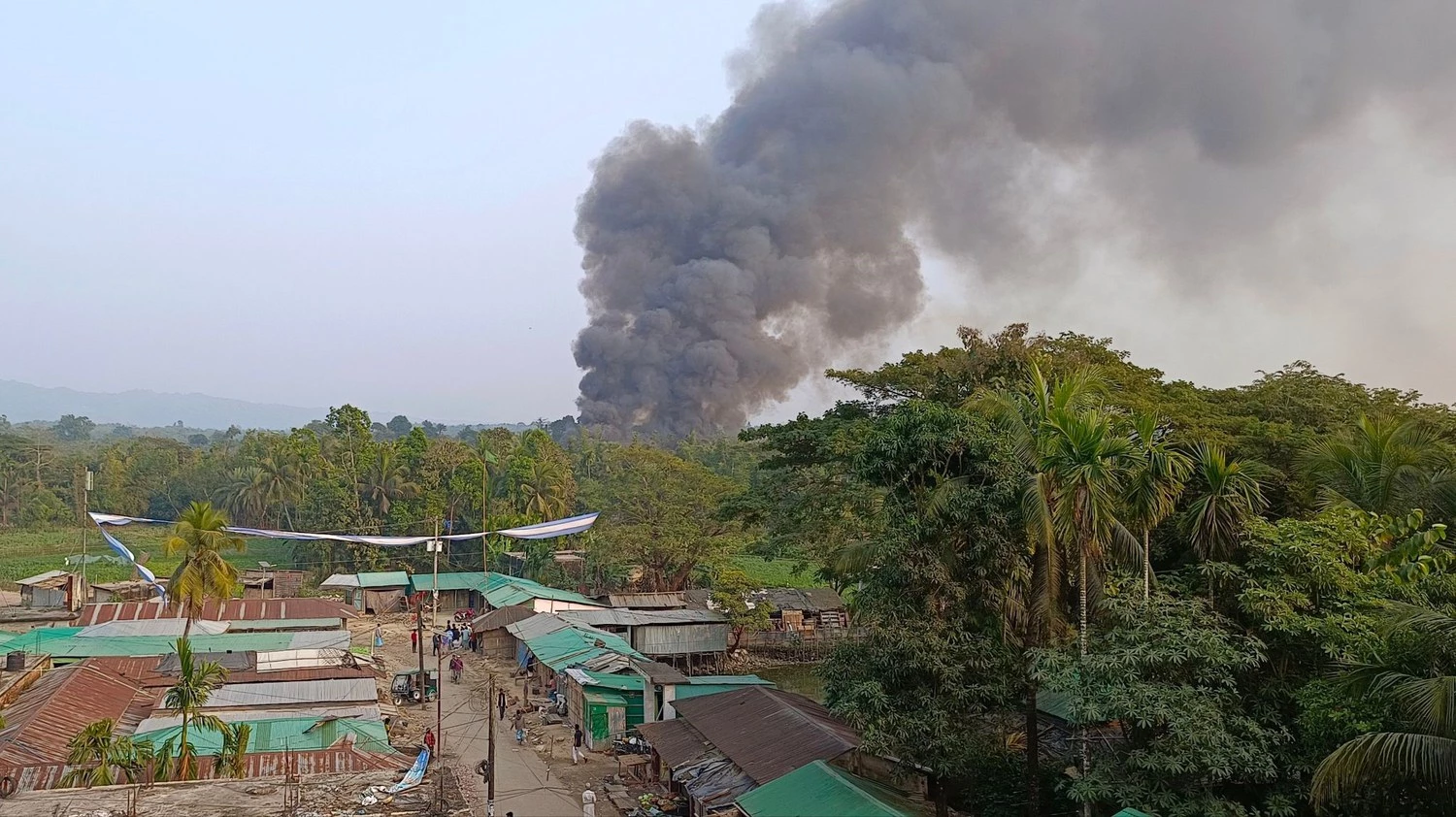 Myanmar clashes along Bangladesh border: official