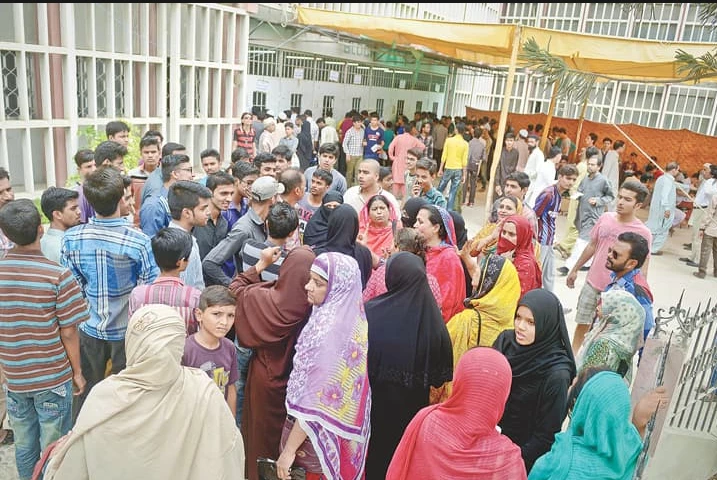 Students, parents stage protest against Secondary Board in Karachi