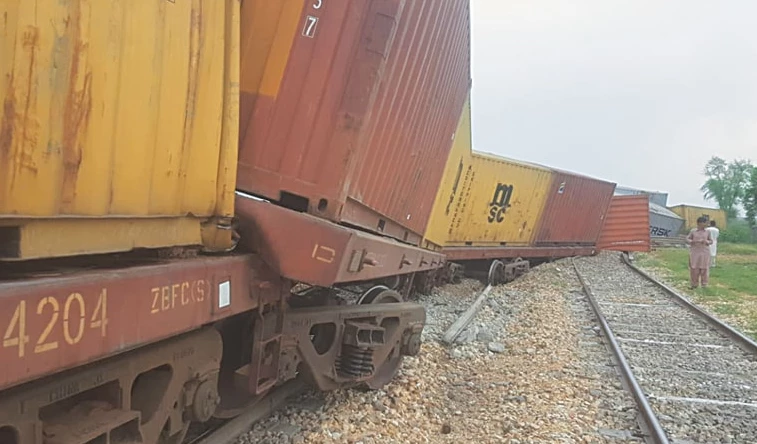 Rail traffic suspended after train derailment in Jahanian