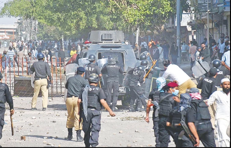 Police officer among three killed in Larkana tribal clash