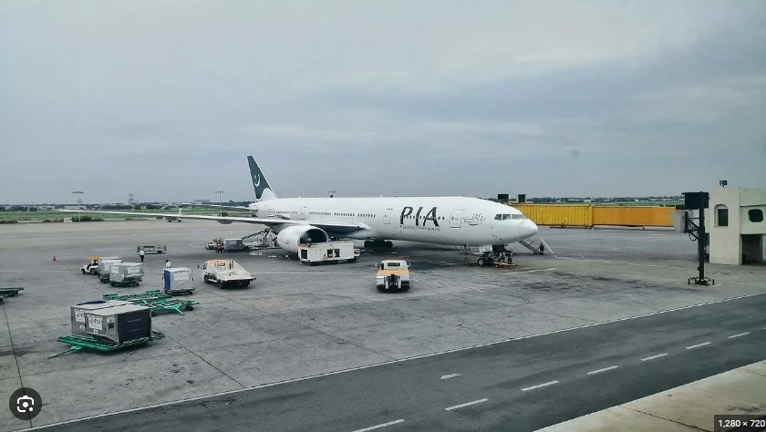 Three incoming, outgoing flights at Lahore airport cancelled  