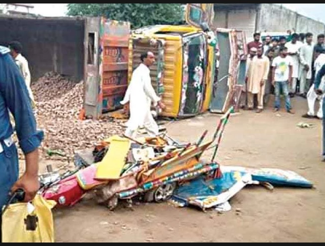 Two die as dumper crushes rickshaw in Raiwind