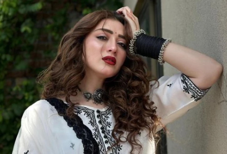 Momina Iqbal shares struggles she faced due to ravishing beauty