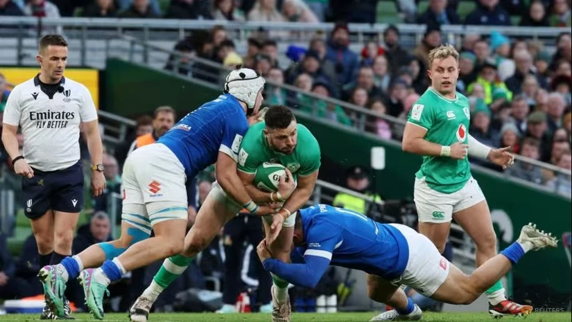 Sheehan double eases Irish to victory over sorry Italy