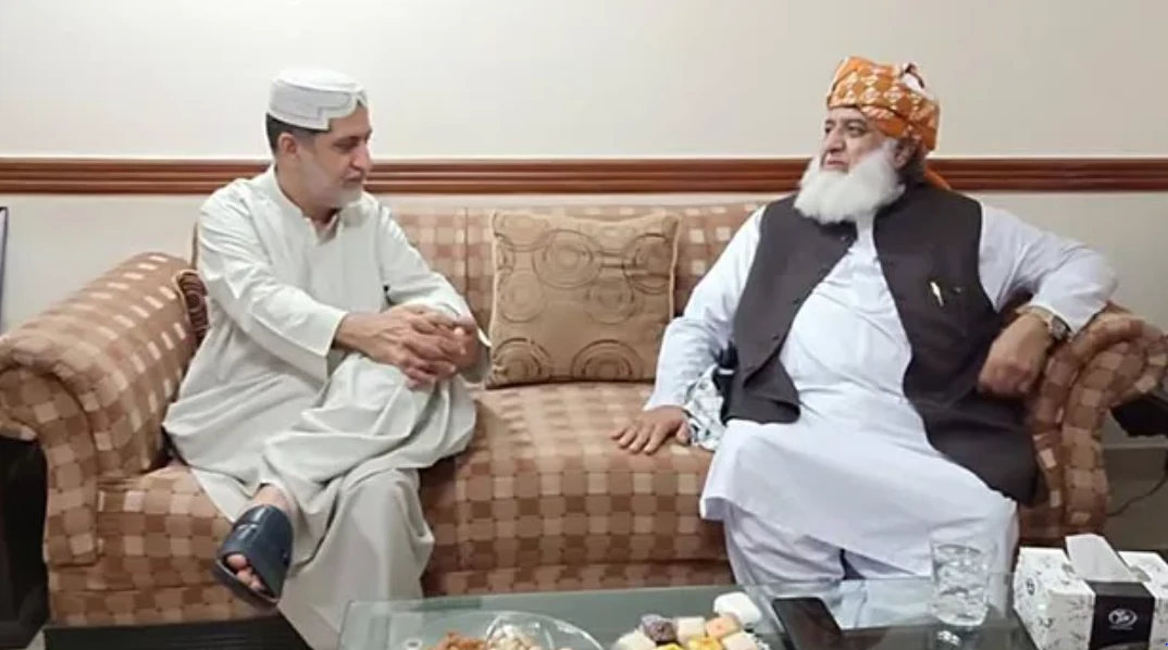 Mengal, Fazl contact over phone