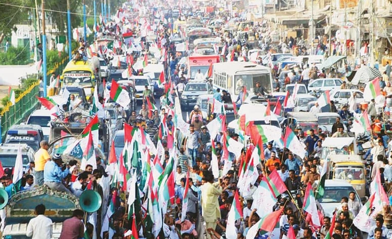 MQM-P bars workers from displaying, using weapons