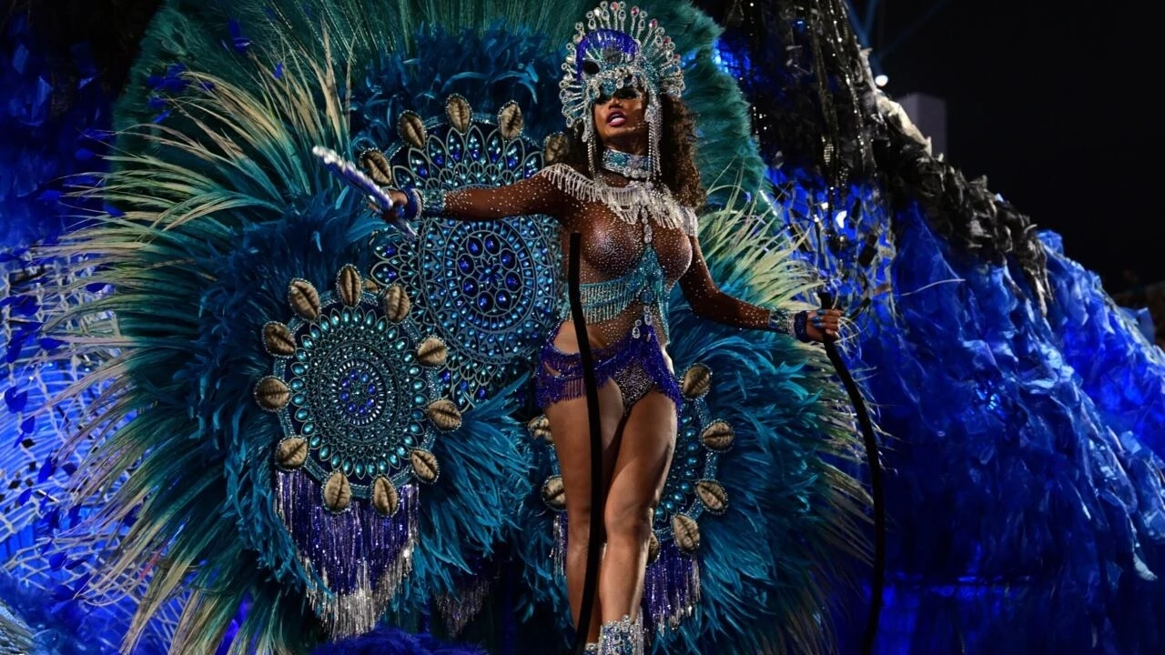 Rio parades until dawn in final carnival extravaganza