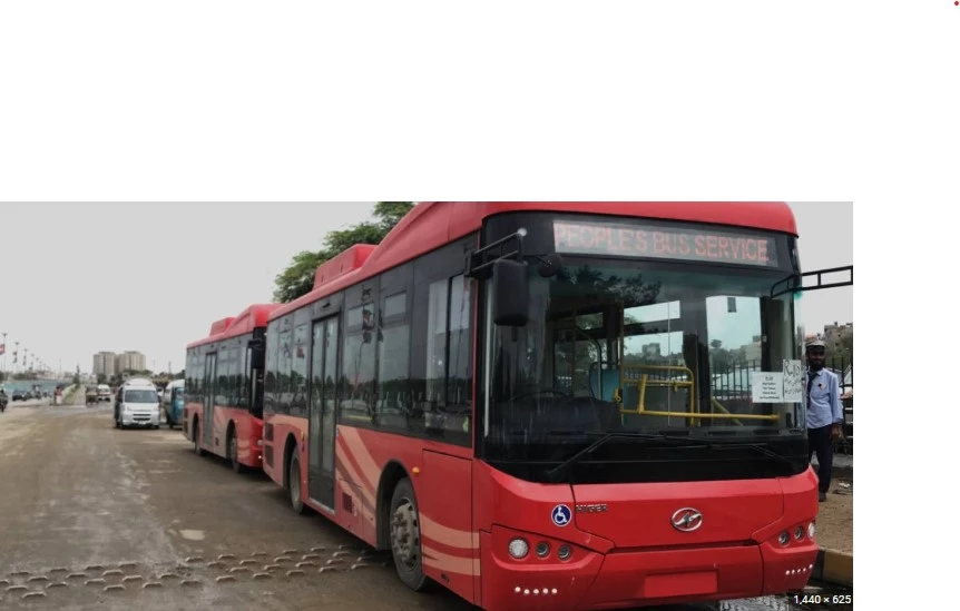 Stubborn cop has free ride on Peoples Bus in Larkana