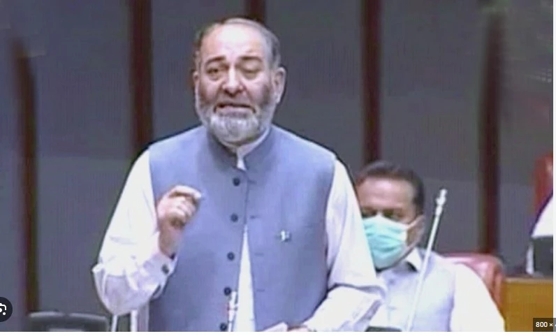 JI Senator Mushtaq Ahmad lashes out at O-level, A-level exam system