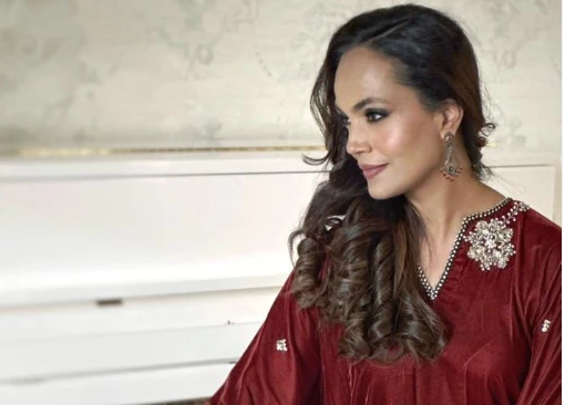 Aamina Sheikh profoundly ‘sings’ true essence of love