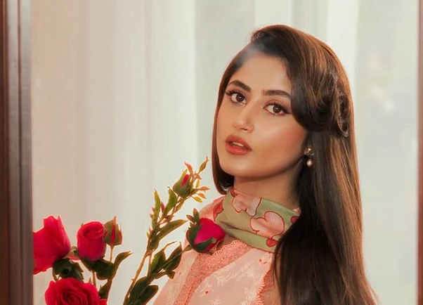 Sajal Aly urges individuals to embrace life opportunities and knowledge 