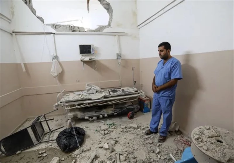 Fresh Gaza strikes as fears grow for patients in raided hospital