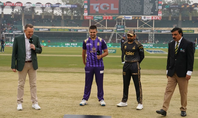 Peshawar Zalmi bowl first in PSL clash with Quetta Gladiators