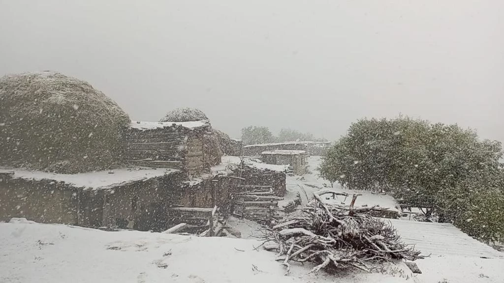 Tourists thrilled as snowfall blankets Abbottabad, Galyat, Nathia Gali, and Babusar Top