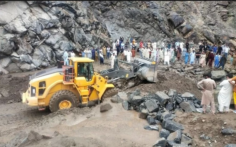 Tourists stranded as landslides block Karakoram Highway