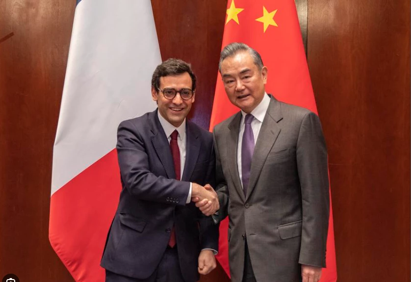 China commends France's 'independent' foreign policy