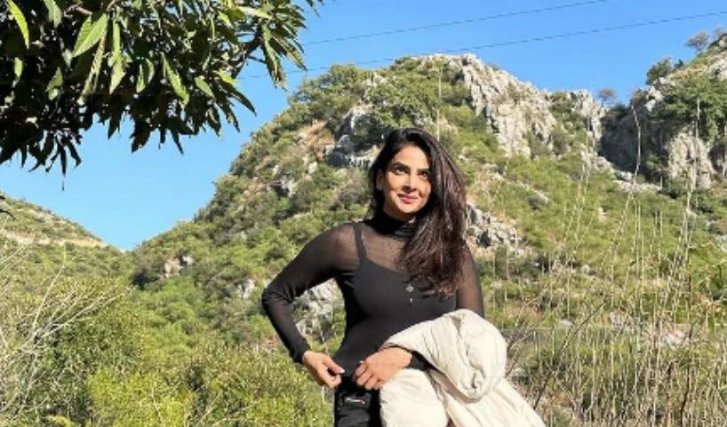 Saba Qamar finds serenity in mountains