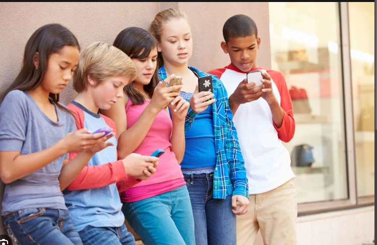 Florida lawmakers pass kids' social media ban