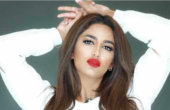 Mathira advises ‘singles’ to hang around courts to find partners