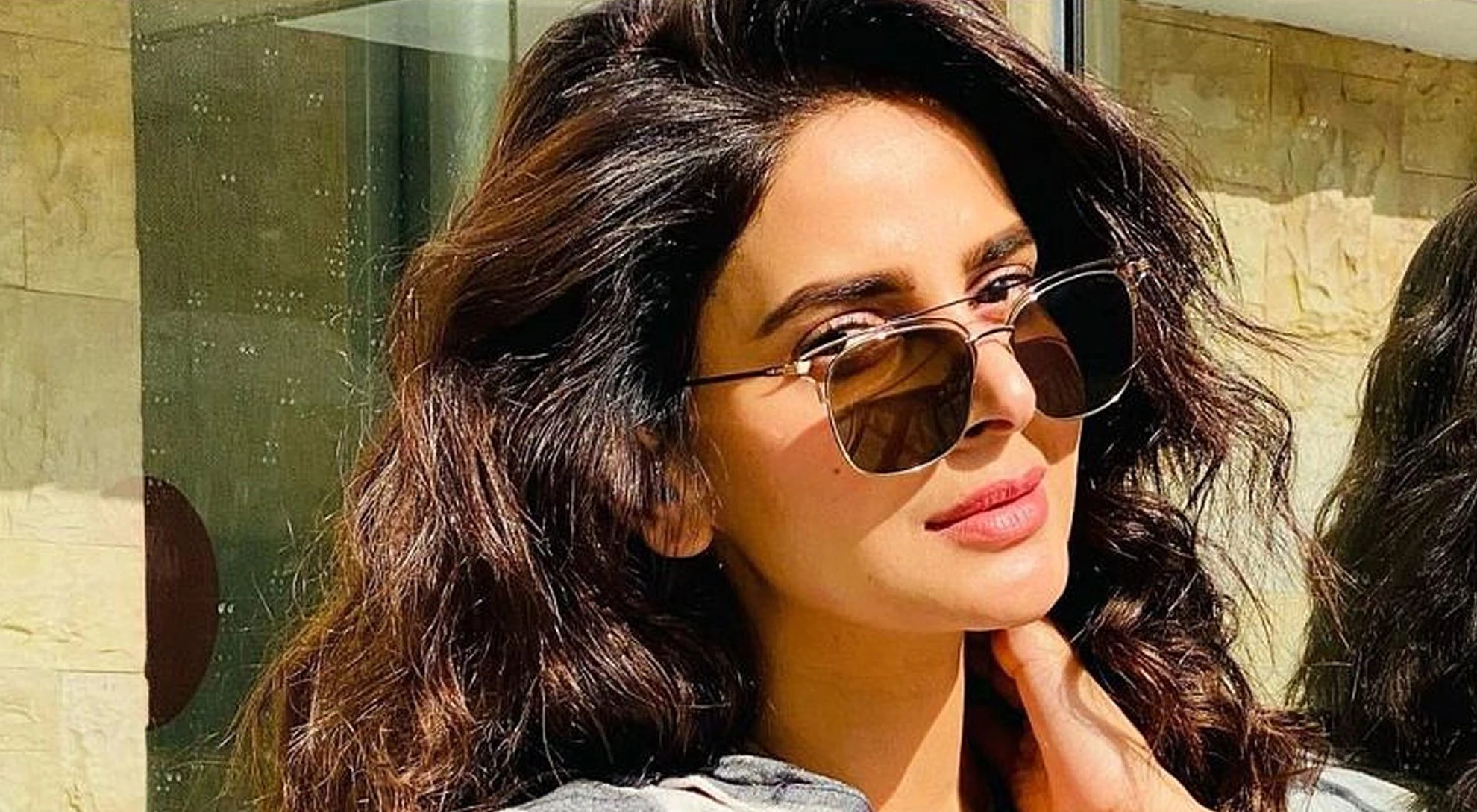 ‘No makeup, no filters, Just pure me, Saba Qamar shares natural beauty