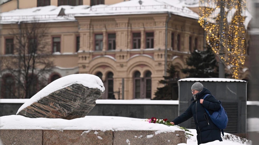 Russia threatening to bury Navalny on prison grounds, team says