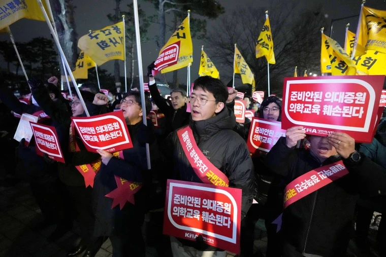 South Korea issues 'severe' health alert over doctors' strike