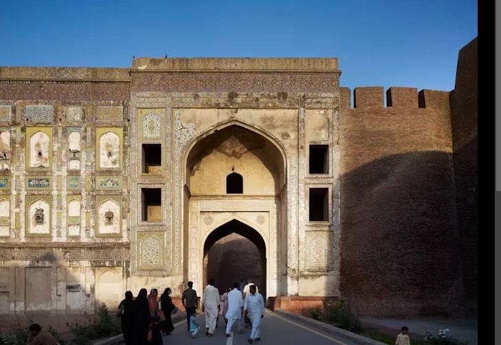 Punjab CM inaugurates restoration projects at Lahore Fort