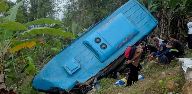 Bus crash kills 9 ANC supporters after electoral rally