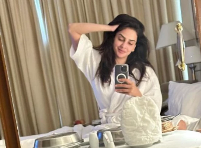 Saba Qamar gives sneak peek into her lazy Sunday