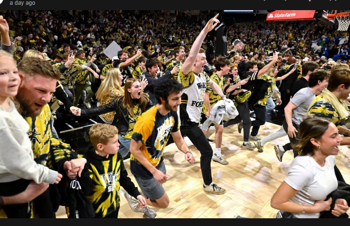 US college basketball 'court-storming' under fire after injury