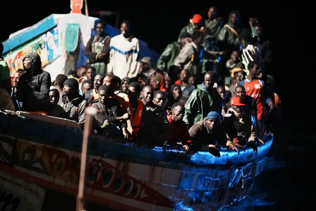 At least 24 dead in migrant shipwreck off Senegal