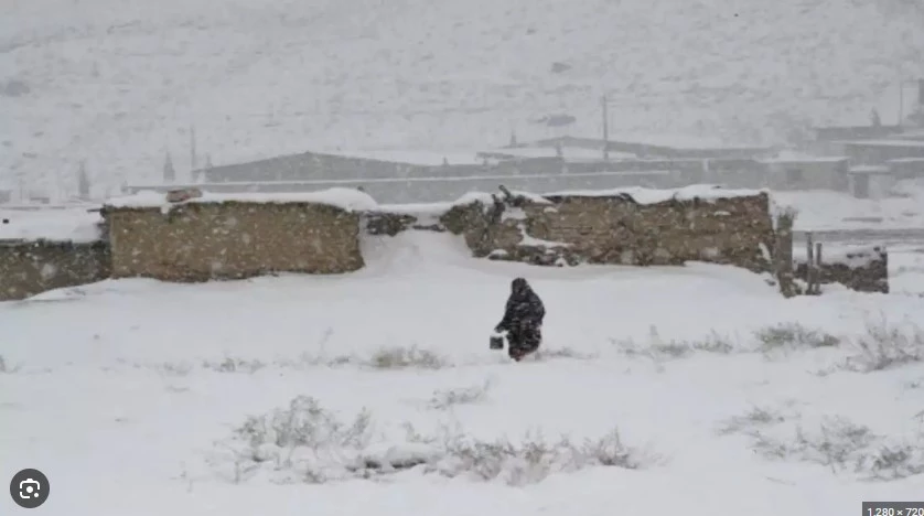 Heavy rain, snowfall paralyze routine life in Balochistan cities