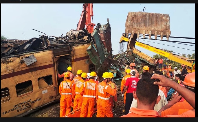 Indian train drivers in crash that killed 14 were watching cricket