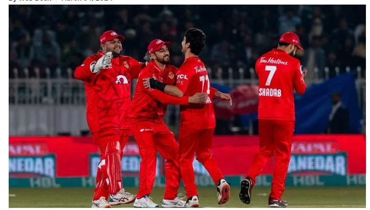 Islamabad United beat Peshawar Zalmi in thriller