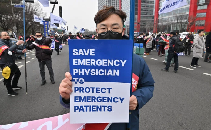 S. Korea begins licence suspension process against striking doctors