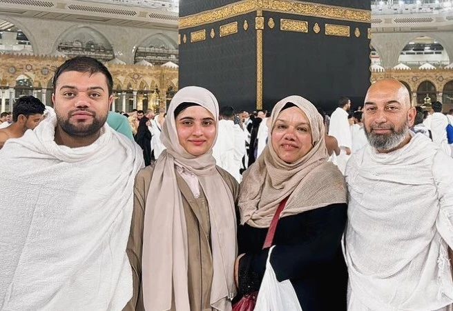 Youtuber Ducky bhai performs Umrah with family