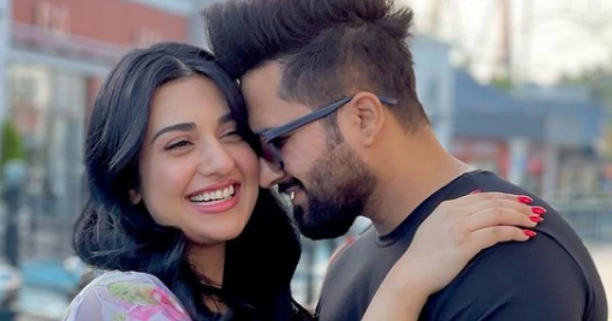 Falak Shabir's surprise gift leaves Sarah Khan speechless