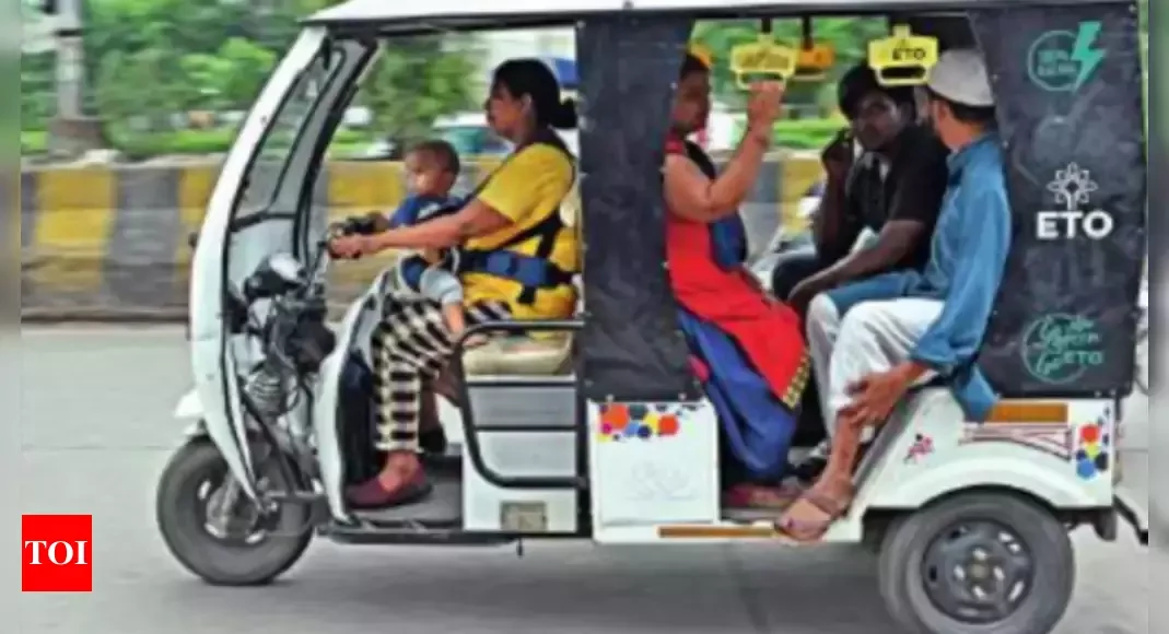 Indonesian single mom makes ends meet as autorickshaw driver