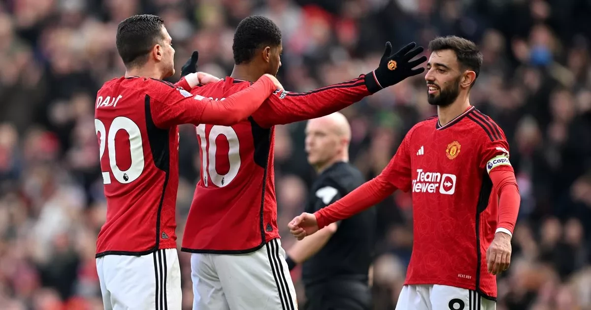 Man Utd bounce back against Everton thanks to two penalties