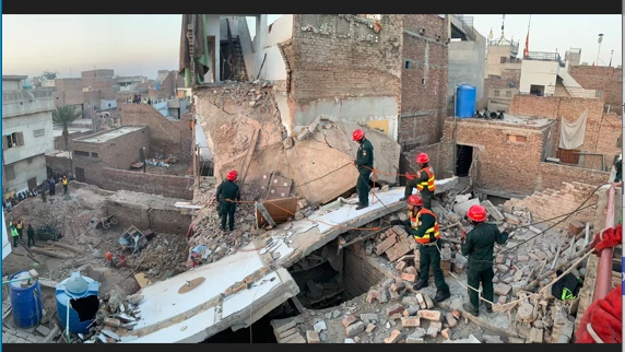 3 storey building collapsed in Multan, 9 killed including 7-member of a family