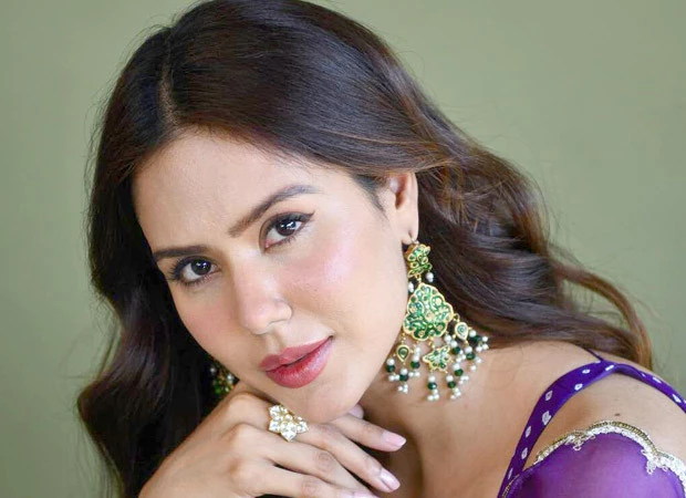 Bollywood Beauty shows Deep Heart Will to visit Pakistan